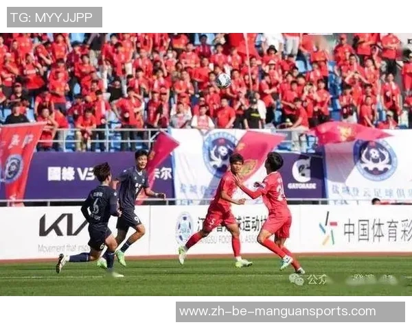 四号球衣球星在赛场上奋力拼搏瞬间展现足球魅力与激情 四号球衣球星在赛场上奋力拼搏瞬间展现足球魅力与激情